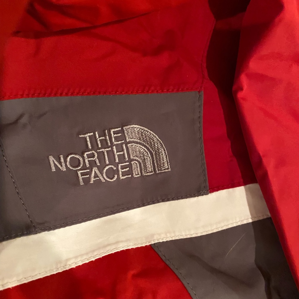 NorthFace boys M Red raincoat, like new!!size